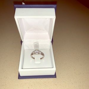 Cute sterling silver ring!